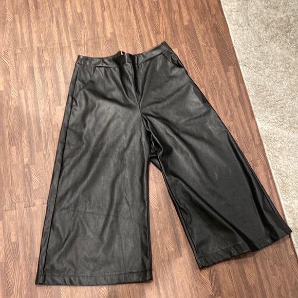 Faux leather culottes. Sz M - Picture 1 of 4